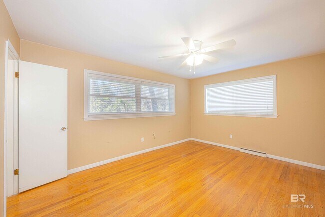 Building Photo - 202 Confederate Dr N