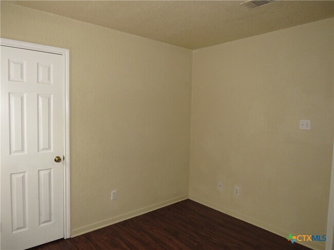 Building Photo - 1602 Dugger Cir