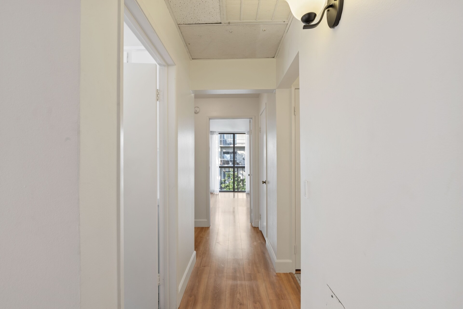 Building Photo - 10747 Wilshire Blvd