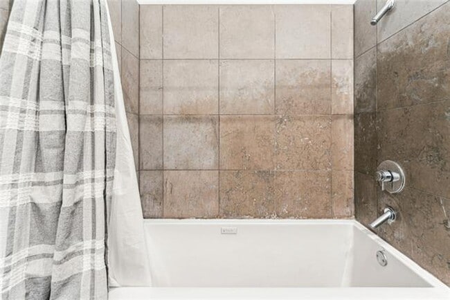 Building Photo - 465 Brickell Ave