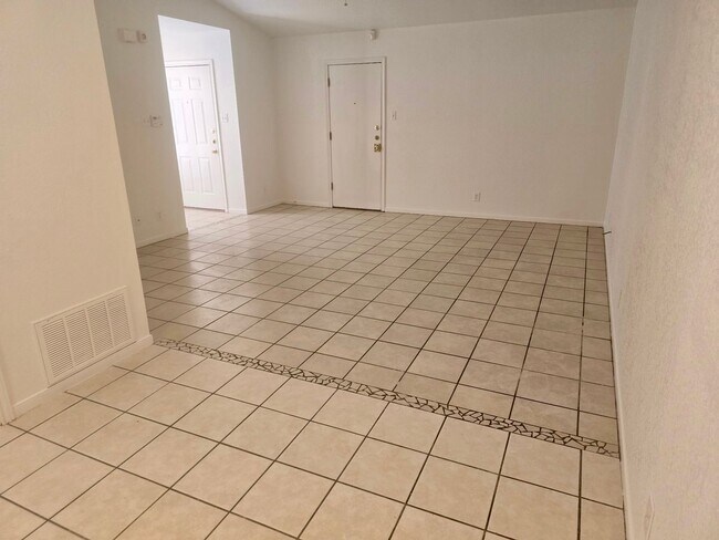 Building Photo - 1602 Van Zanten Dr