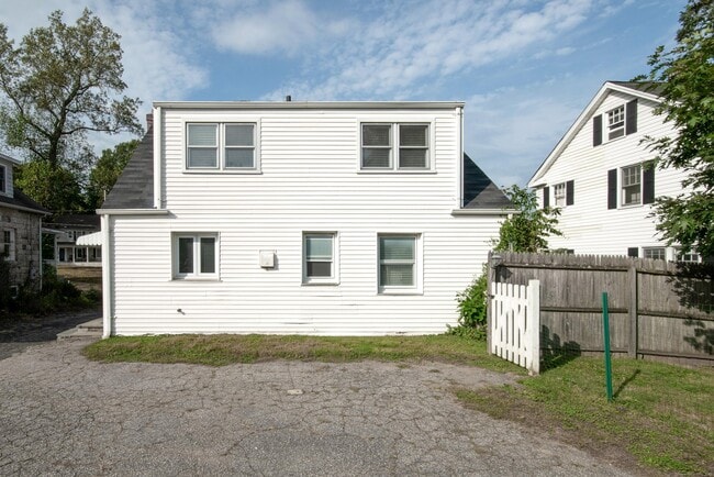 Building Photo - 86 Hecker Ave