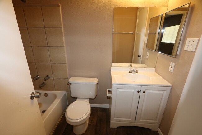 Building Photo - 4411 Prairie Meadow Dr