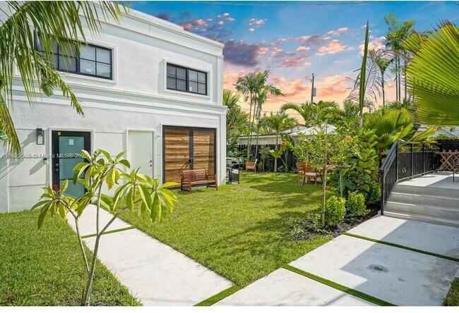 Building Photo - 1720 SW 11th St
