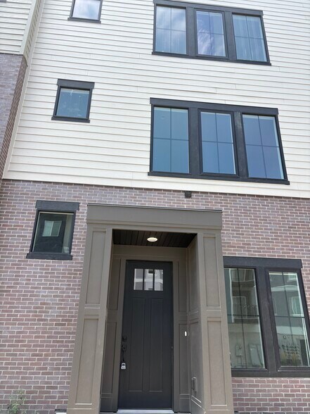 Building Photo - 17 N 1000 W