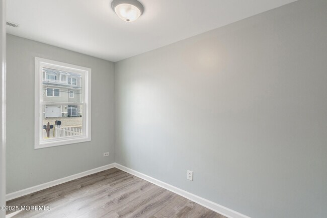 Building Photo - 40 Bay Shore Dr