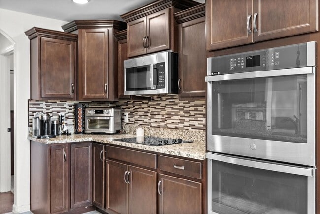 Building Photo - 222 Cooper River Wy