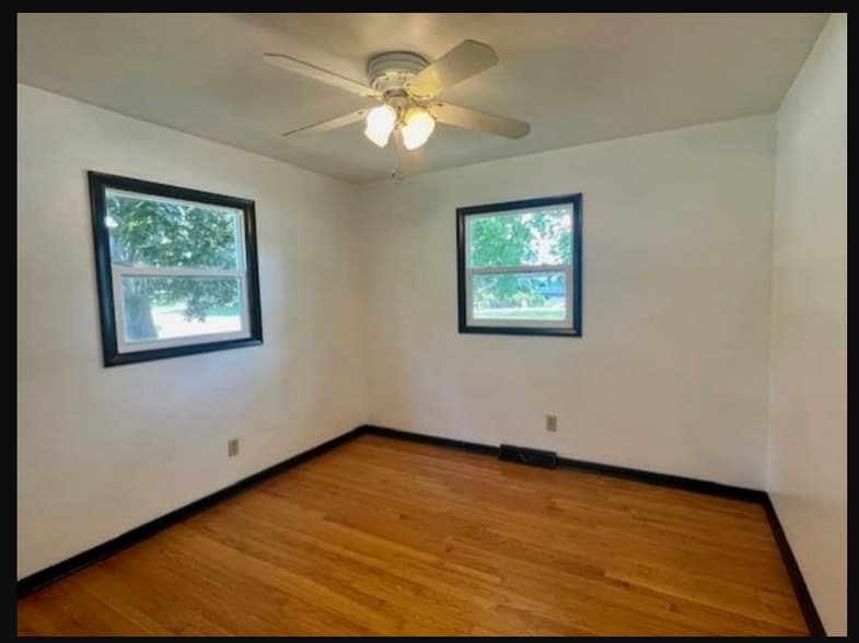 Building Photo - 1873-1875 E Post Rd