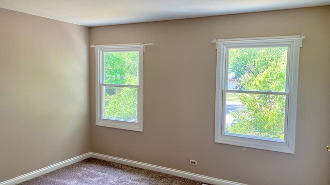 Building Photo - 61 Foxcroft Rd