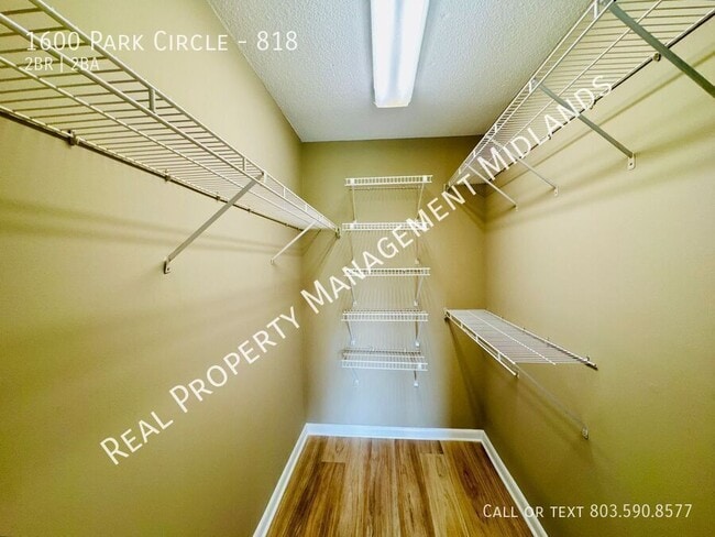 Building Photo - 1600 Park Cir