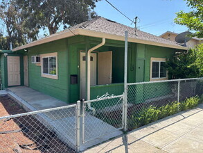 Building Photo - "Charming 1-Bedroom Sanctuary with Granite...