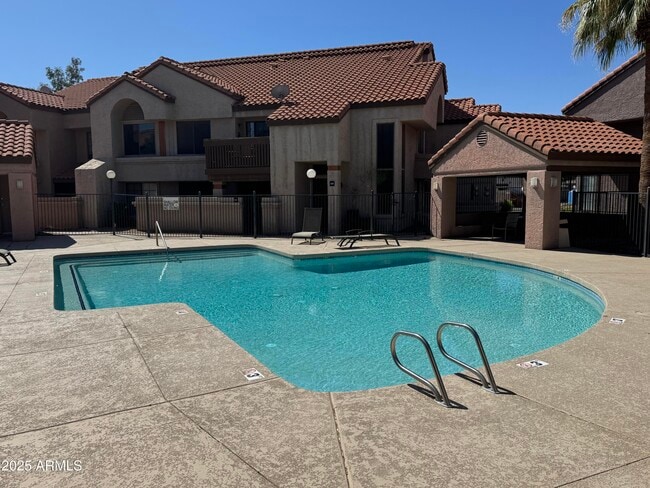 Building Photo - 700 E Mesquite Cir
