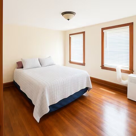 Building Photo - 532 W Ravenwood Ave