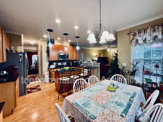 Building Photo - 51 Yorktown Cir