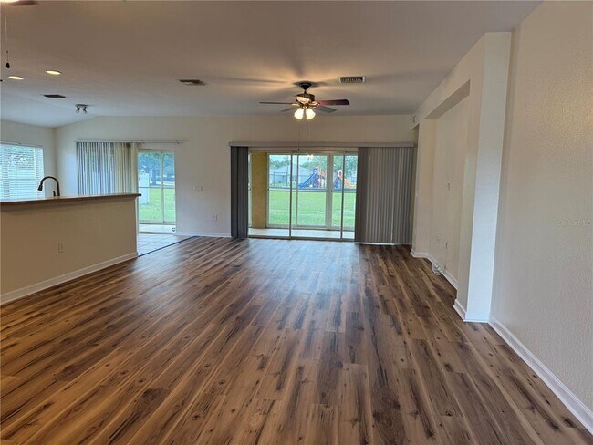 Building Photo - 4304 SW 54th Ct