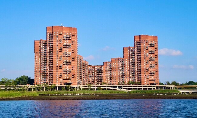 Building Photo - 1434 Harmon Cove Tower