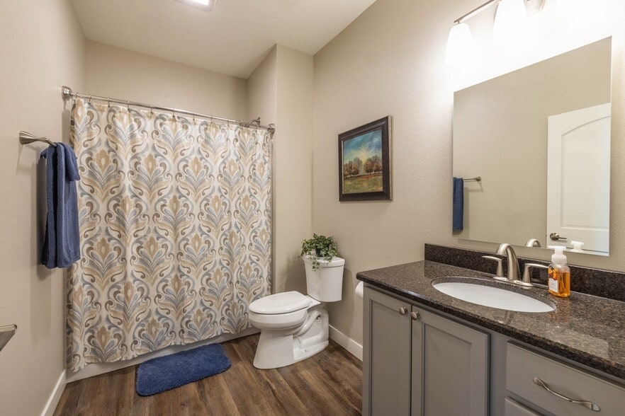 Building Photo - 711 Lancelot Dr