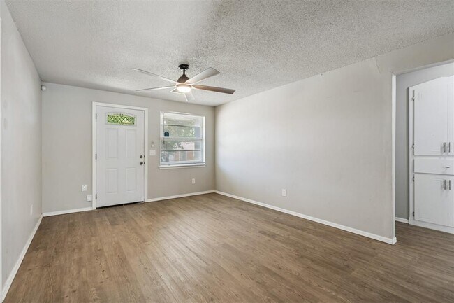 Building Photo - 4008 SE 46th St