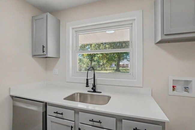 Building Photo - 83 Brookhaven Dr