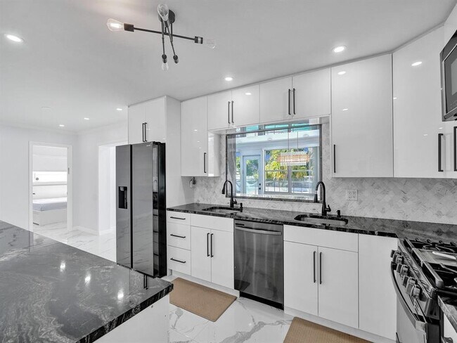 Building Photo - 1814 N 38th Ave