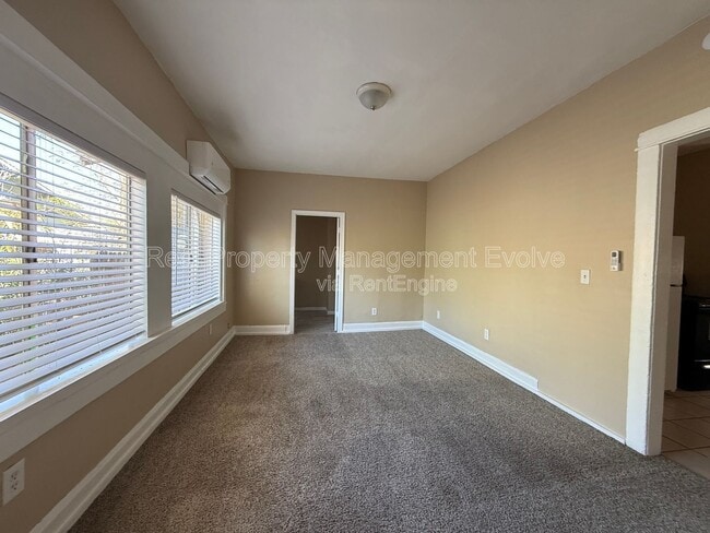 Building Photo - 1437 E Polk St