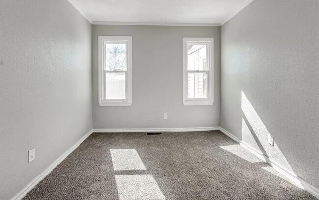 Building Photo - 228 W Fairchild Dr