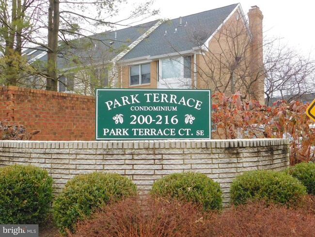 Building Photo - 206 Park Terrace Ct SE