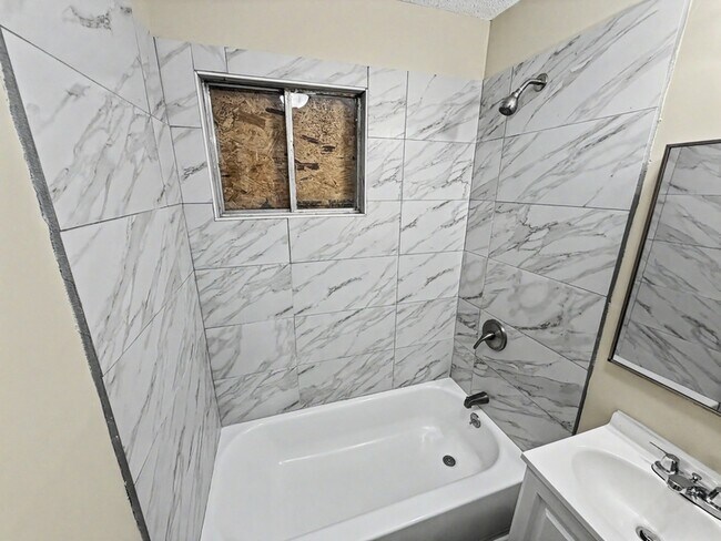 Building Photo - 4551 Sunny View Dr