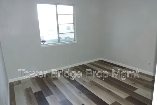 Building Photo - 10666 Van Stralen Way