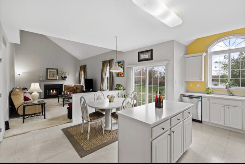 Building Photo - 115 Watch Hill Rd