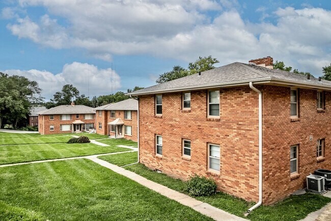 Building Photo - PRE-LEASING Spacious 3-Bed and 2-Bath Apartment!