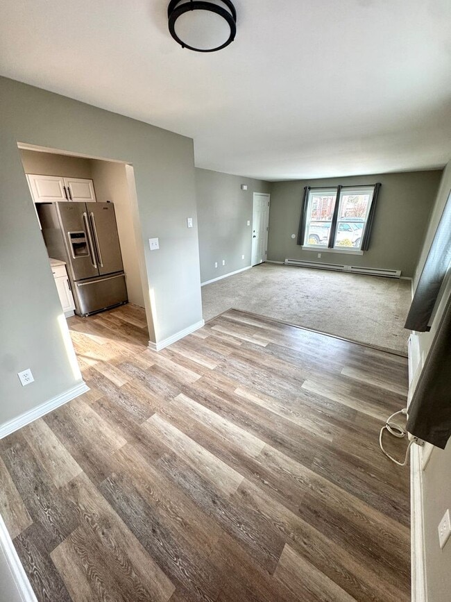 Building Photo - 828 N Sherman St