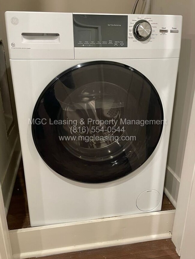 Building Photo - First Floor HCA Apartment with Extra-Large Primary Bath - Enjoy a $500 rent credit when you lease...