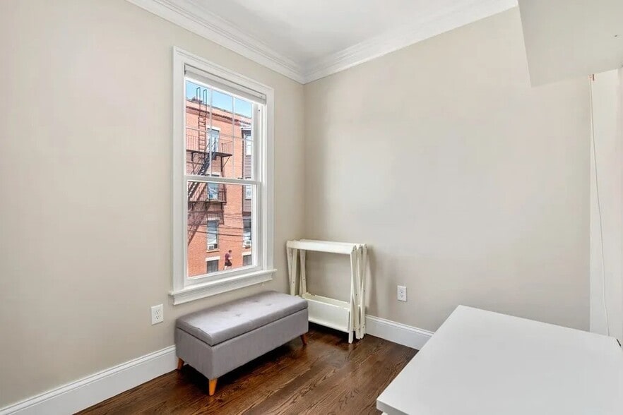 Building Photo - 3 Monmouth St