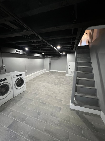 Building Photo - 6049 N Norwood St