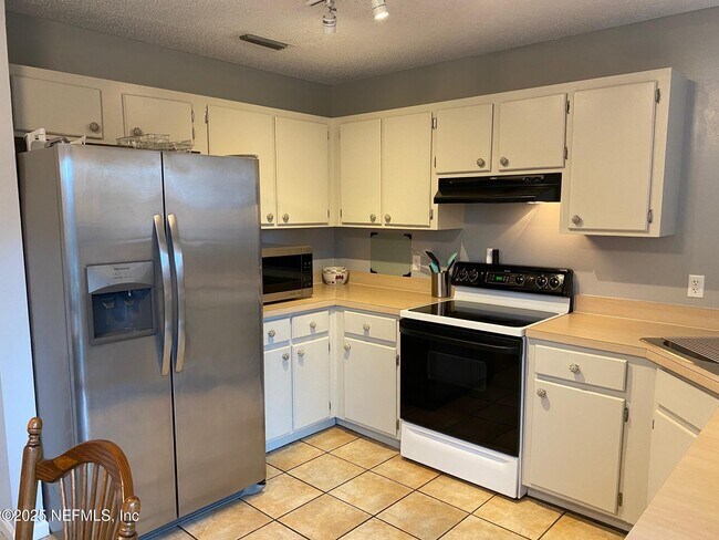 Building Photo - 12323 Silent Brook Trail N