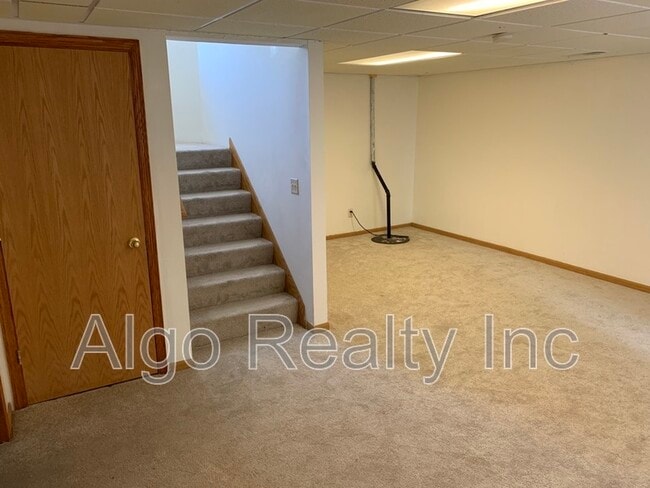 Building Photo - 2827 N Aldrich Ave