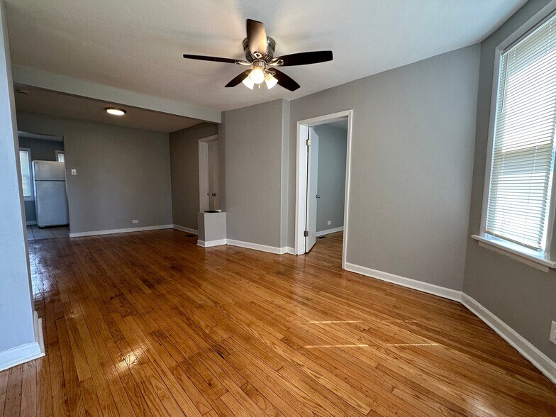 Building Photo - 1009 N Parkside Ave