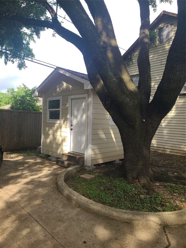 Building Photo - 1434 Lawson St