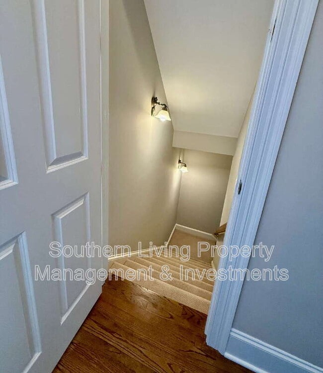 Building Photo - 1806 Asbury Hall Ct