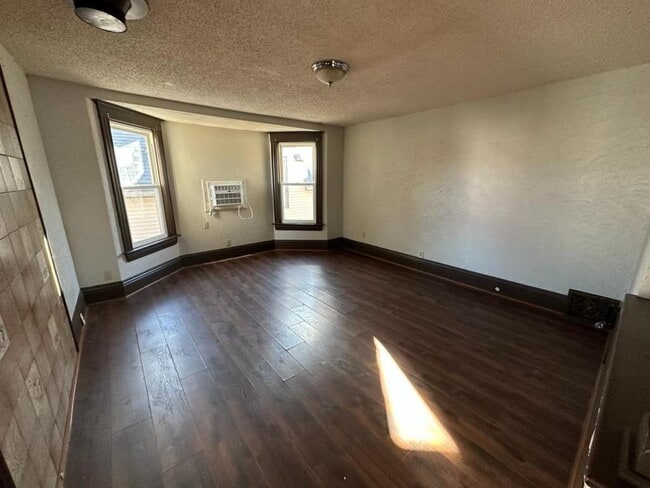 Building Photo - 937 Grove Ave