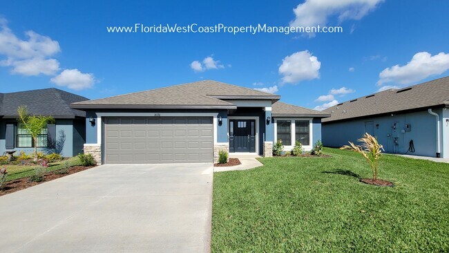 Building Photo - IMPRESSIVE  4 BED/3 BATH HOME WITH LARGE F...