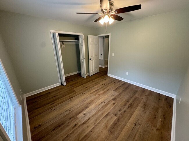 Building Photo - 2 Bed 1 Bath House