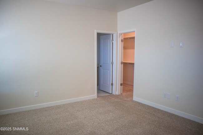 Building Photo - 3007 San Jenaro Dr