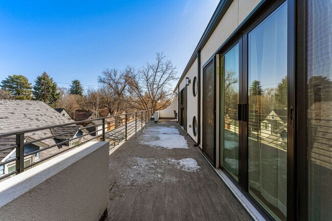 Building Photo - 5 Bed, 5 Bath home in South Park Hill