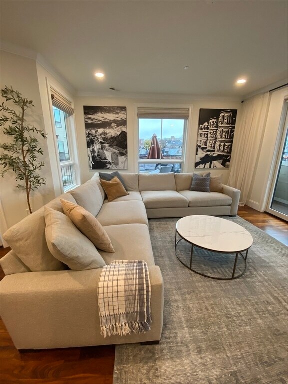 Building Photo - 87 Medford St