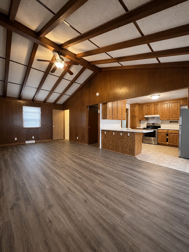 Building Photo - Charming 2 Bed / 2 Bath Home in Baraboo, WI