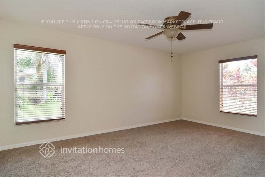 Building Photo - 2321 SW Kent Cir