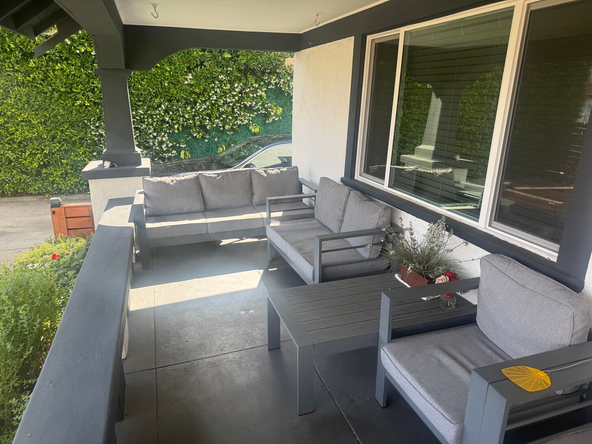 Building Photo - 1226 W Vernon Ave