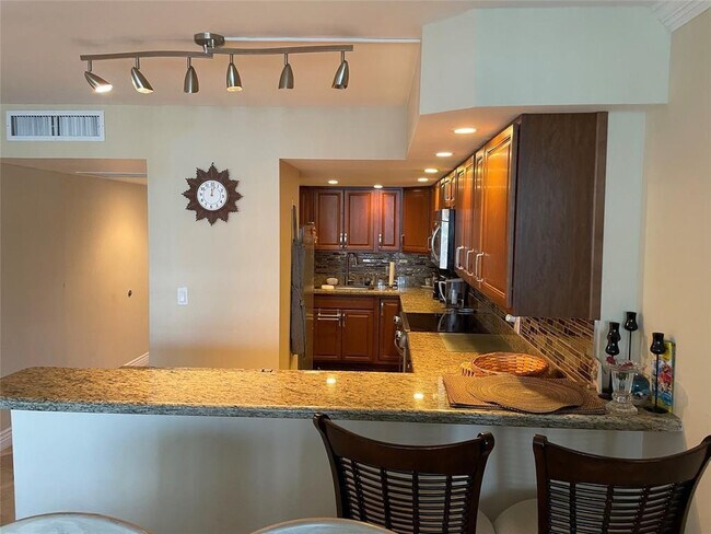 Building Photo - 209 N Fort Lauderdale Beach Blvd